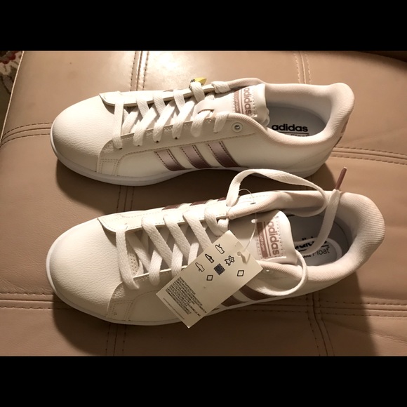 Adidas sneakers 11 white and gold Classics NEW shoes - Picture 1 of 1